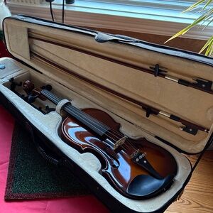 Cecilio full size Violin with Case